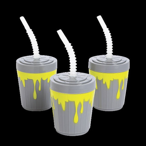 Plastic Cups With Lids and Straws 